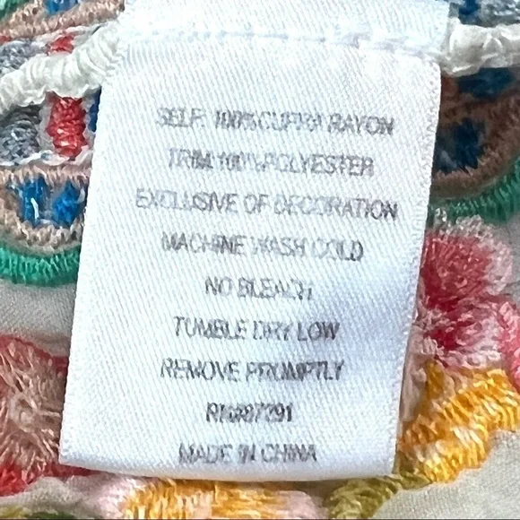 Johnny Was White Embroidered Floral Boho Peasant Top - Picture 9 of 10